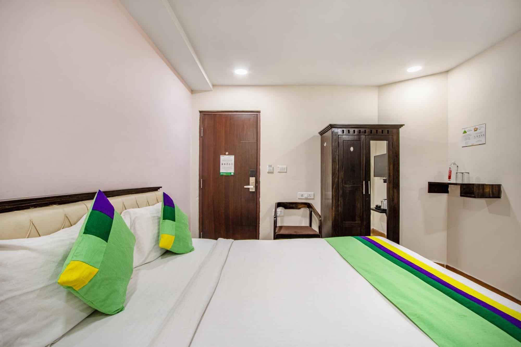 Treebo Purple Square Hotel Haidarábád Kültér fotó